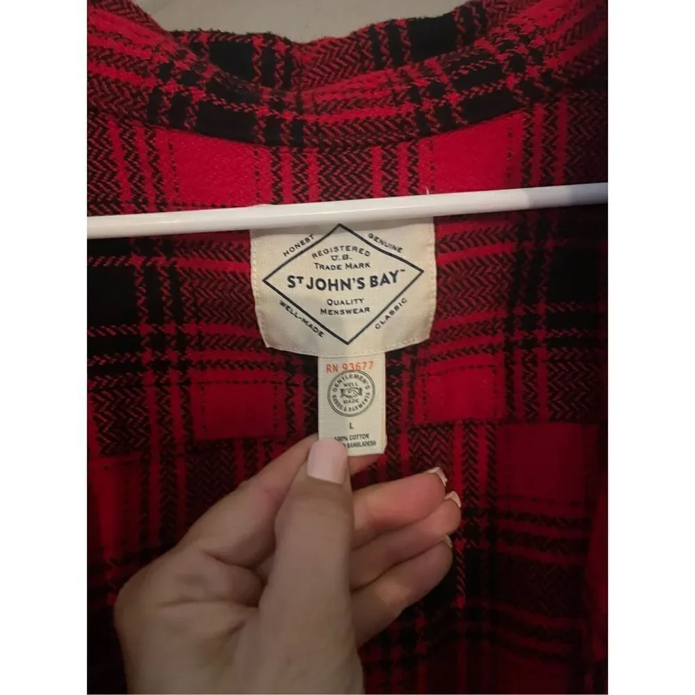 Men’s St John's Bay Classic Fit Legacy Flannel Shirt  Size Large